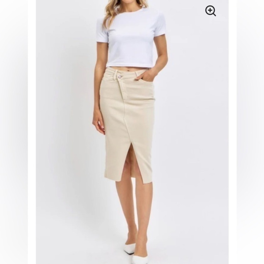 NWT Judy Blue Bone High Rise Crisscross
Waistband Front Slit Skirt Bone Color L